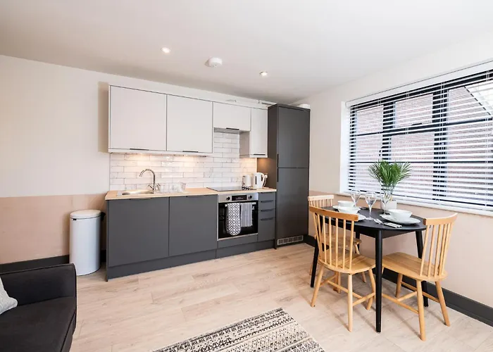 2 Castle Mews
