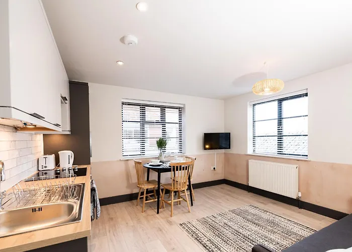 2 Castle Mews