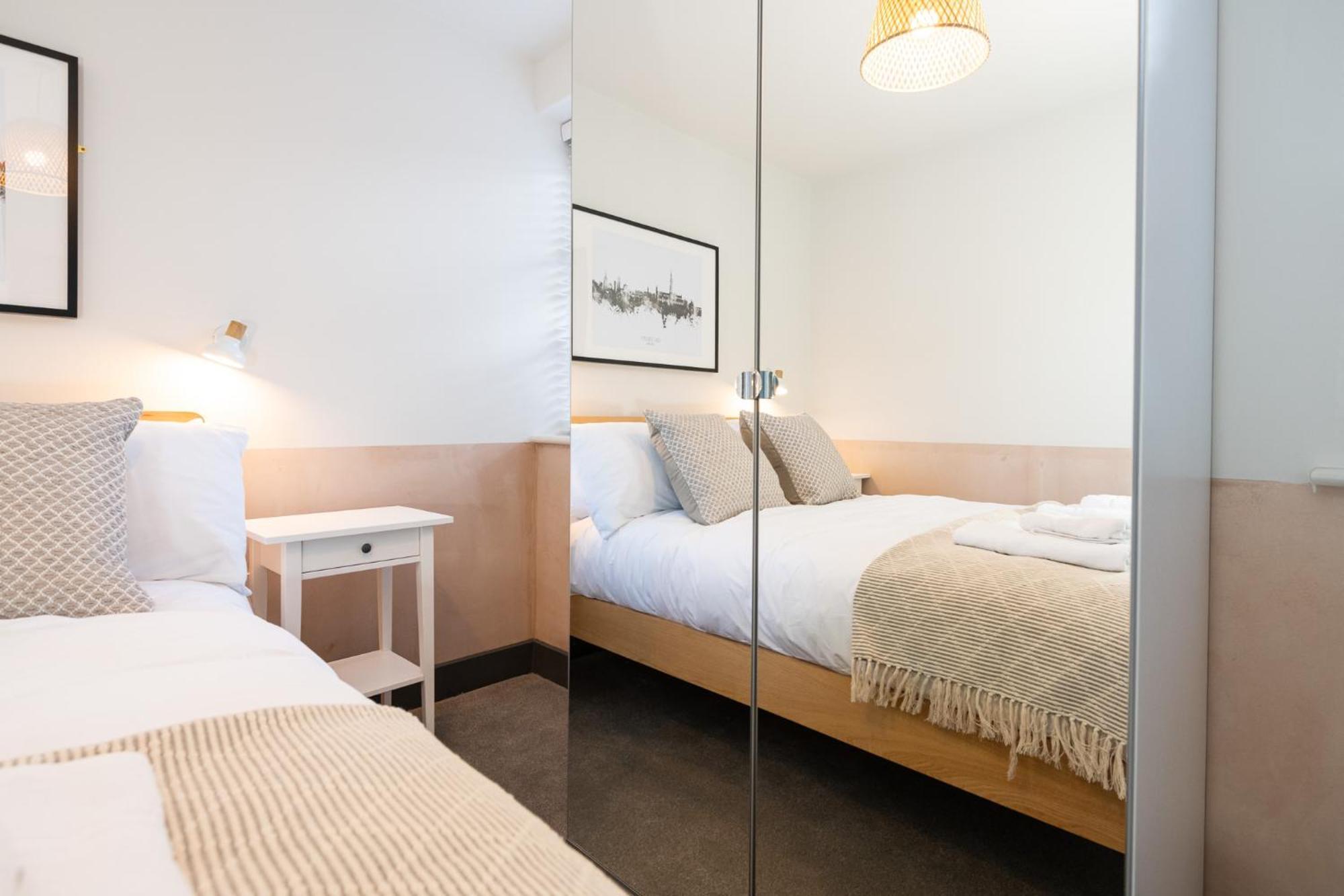 2 Castle Mews