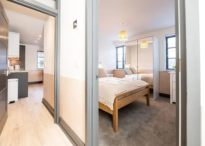 2 Castle Mews