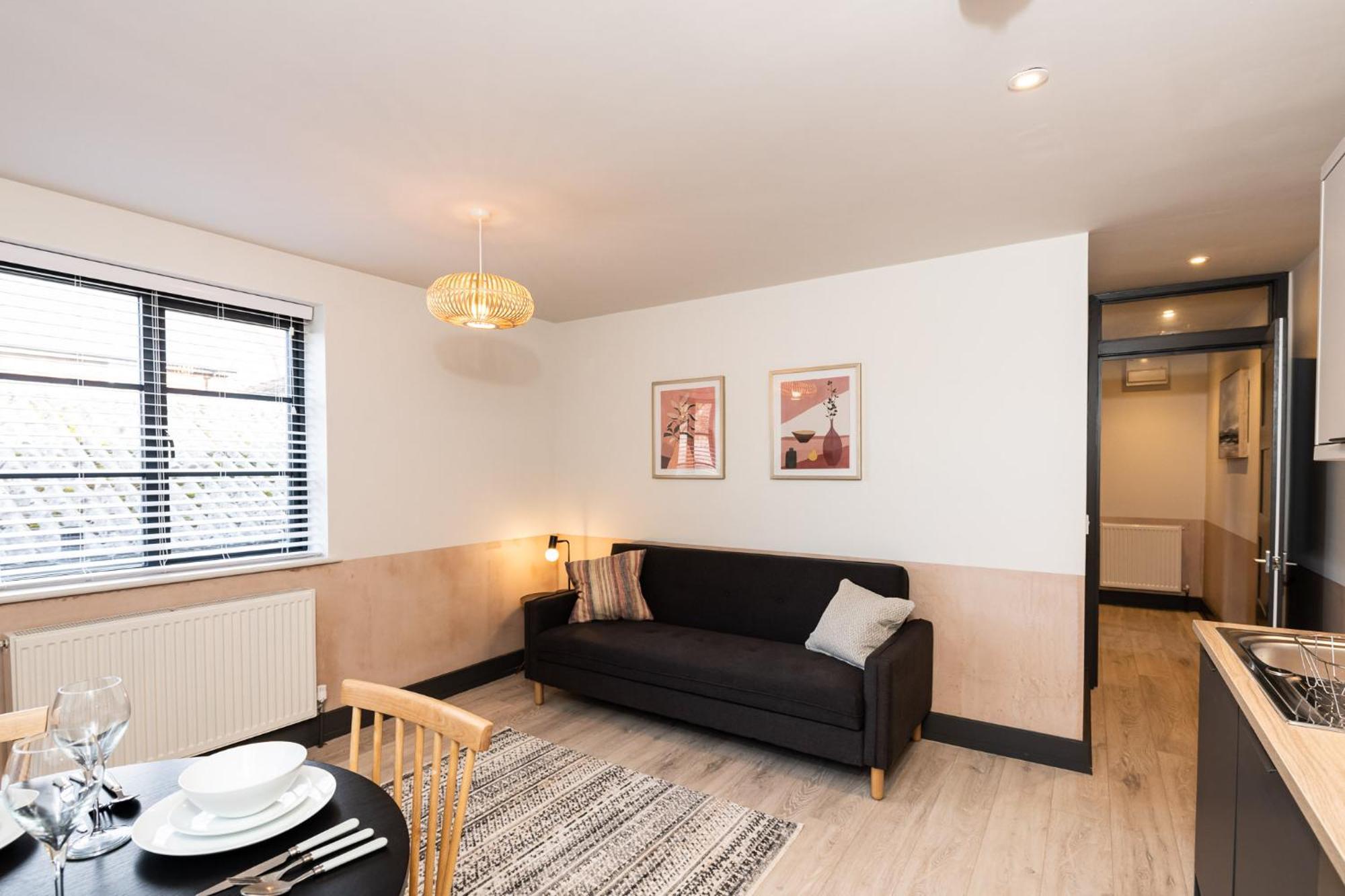 2 Castle Mews
